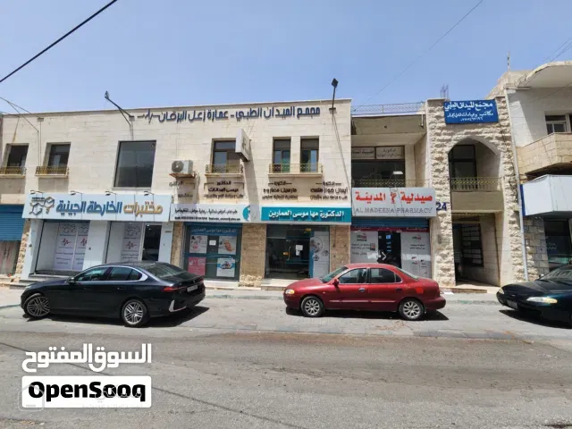 مدينة الكرك طابق كامل حديث للايجار مكون من 9 مكاتب ساحة مشتركة ، مصعد حديث. ومع عرض تشجيعي مميز....