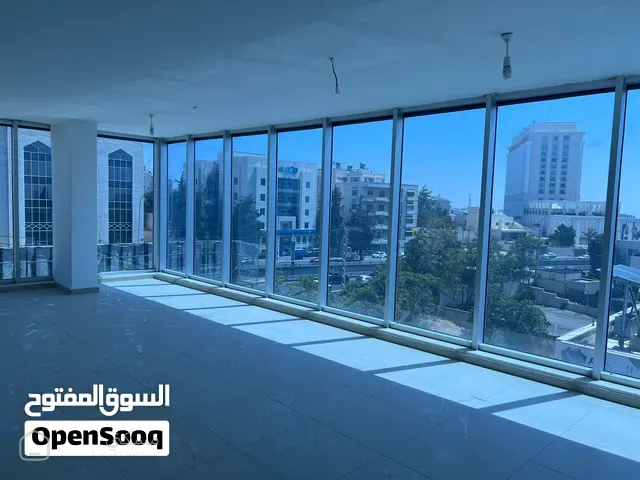 مكتب للإيجار في منطقة الدوار الخامس بجانب فندق الشيراتون الطابق الخامس واجهتين زجاج Office for rent