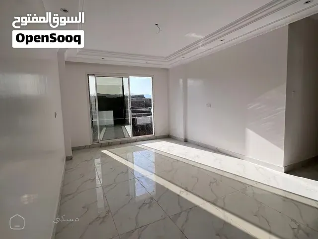 شقة للبيع في الخمسين خلف سماء مول مساحه واسعة دافية ومهوية اتجاه غربي وبسعر منااسب وسط الخدمات العام