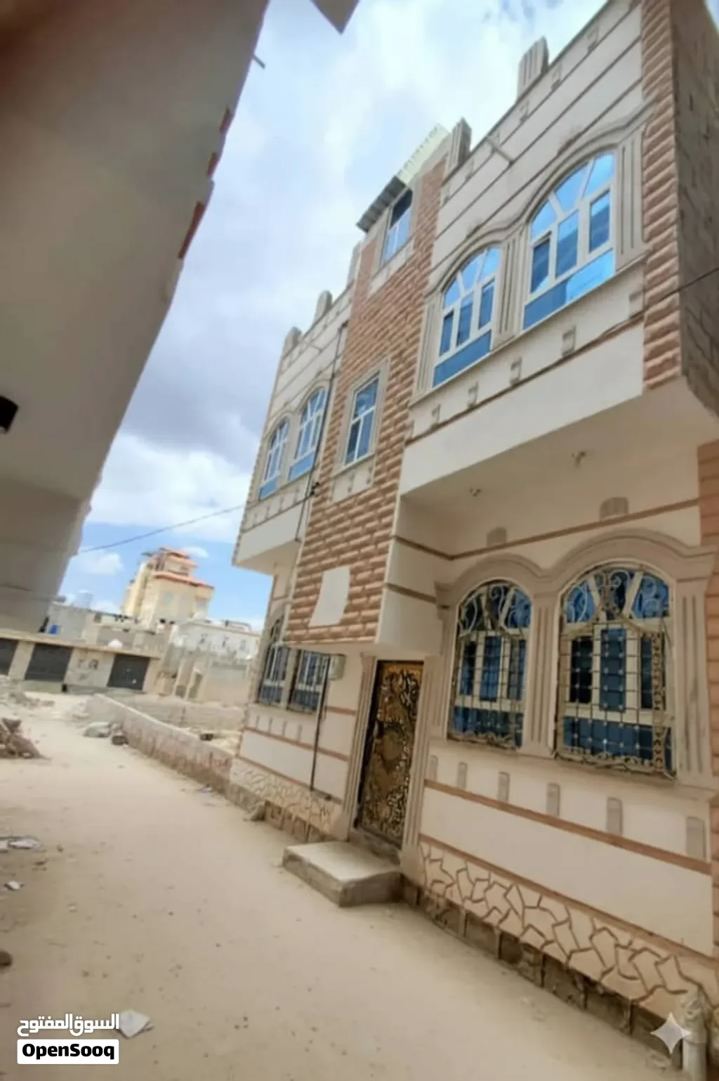 منزل للبيع لبنتين وربع دورين مسلح قواعد كامل