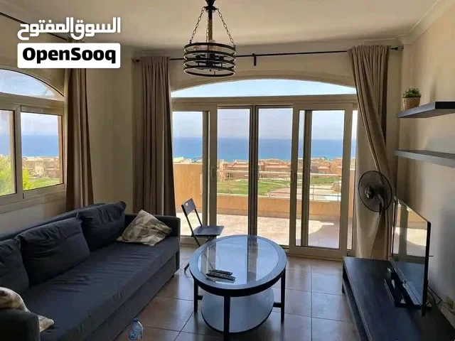 شاليه للبيع متشطب بالتكيفات و المطبخ في تلال العين السخنه .