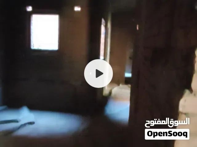 شقة علي الطوب الاحمر 170 متر واجهة 19 متر تصلح القسمة شقتين