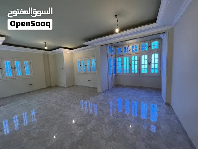 للبيع شقة متميزة بشارع الأديب الرئيسي تشطيب الترا سوبر لوكس