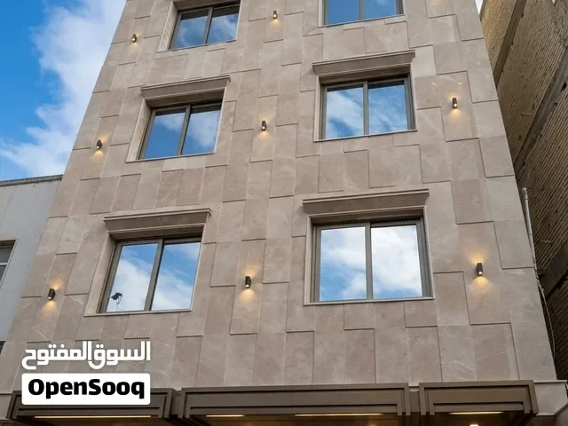 شقه طابق رابع للبيع غرفه وصاله ومطبخ معزول وخدمات المساحه62متر فعلي الاعظمية شارع 20 قرب مسجد انيس