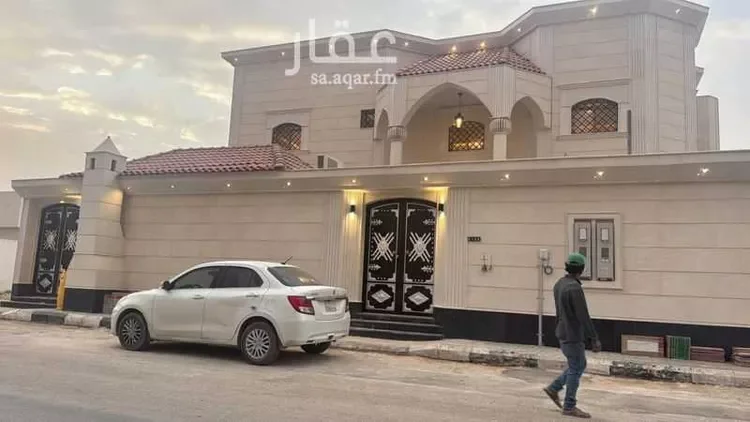 فيلا للبيع في شارع الامام عبدالعزيز بن محمد