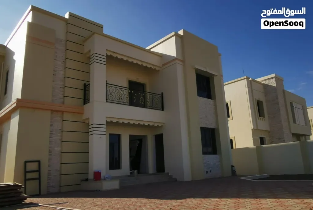 ثلاث فلل شبك على الشارع العام (طريق الدريز العينين)