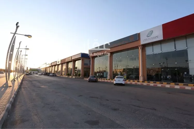 محل للإيجار في شارع طريق الملك فهد بن عبدالعزيز