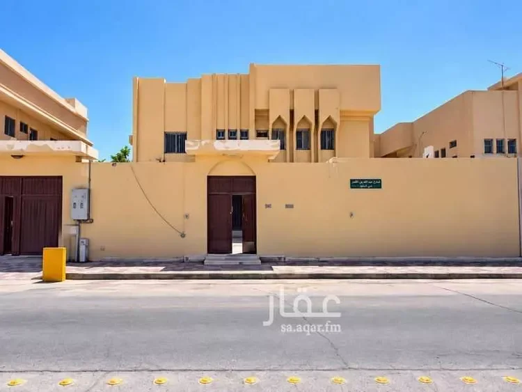 فيلا للبيع في شارع علي بن ابي طالب