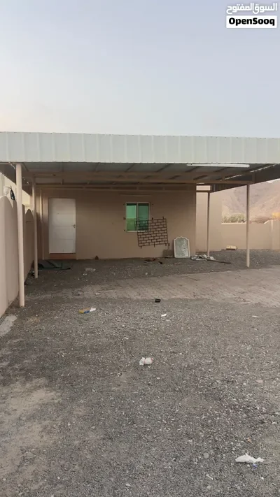 بيت وغرف في ولاية عبري للأجار