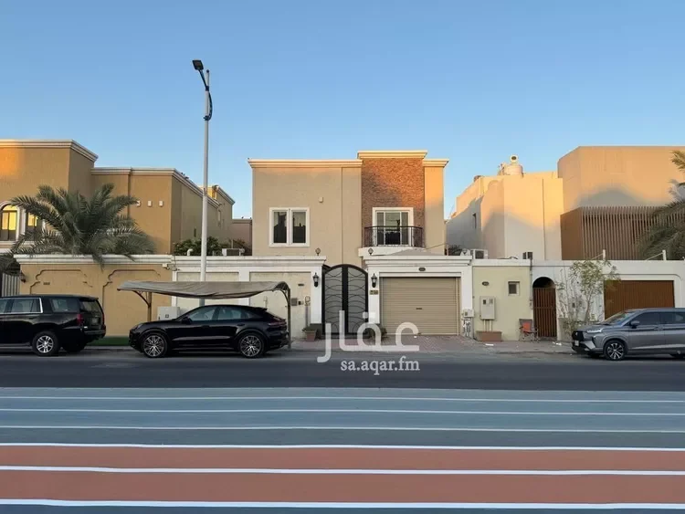 فيلا للبيع في شارع 11ب