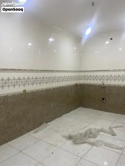 شقة للايجار في الخضراء بناء حديث طابق اول .