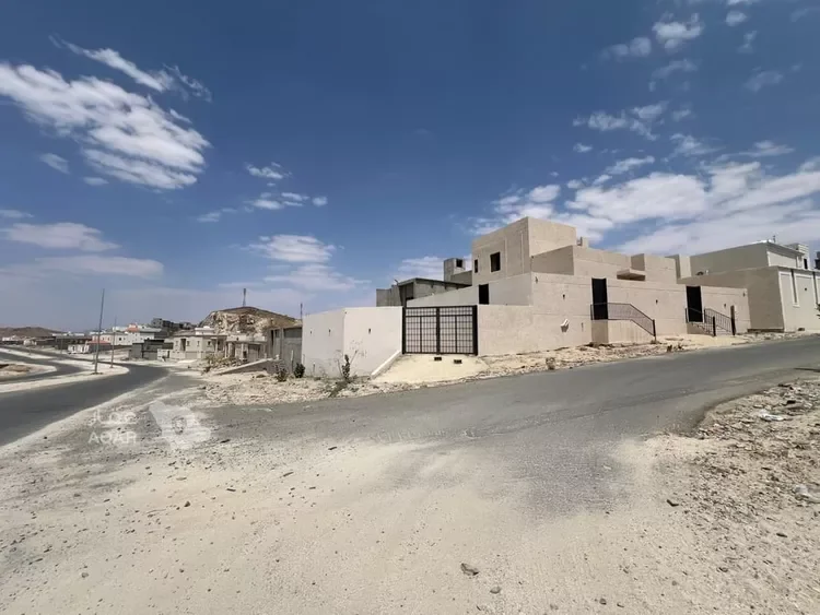 فيلا للبيع في حي الوادي