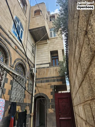 فله سبع لبن حر ثلاثه ادوار وبدروم في حده قريب شارع ايران
