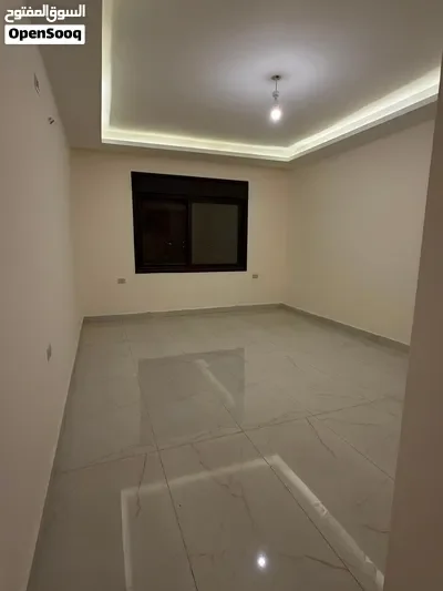 شقه فاخرة للبيع بالجندويل الطابق الثالث