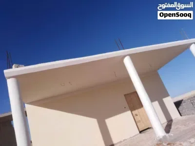 فدان للبيع 4200 متر بها منزل صغير حجره وصاله ومطبخ وحمام وسلم خارجي وخزان علي وش الأرض السعر 900000