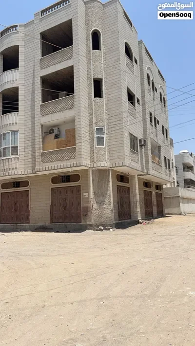 فرصة استثمارية مميزة للبيع عماره في عدن حي الإنشاءات
