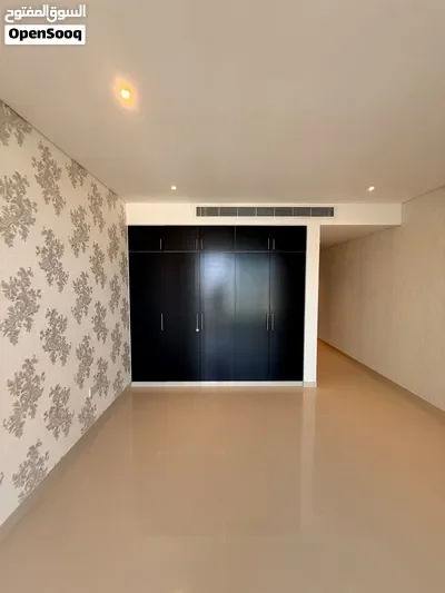 شقة راقية للإيجار في الموج – مبنى المرسىLuxury Apartment for Rent in Al Mouj – Al Marsa Building
