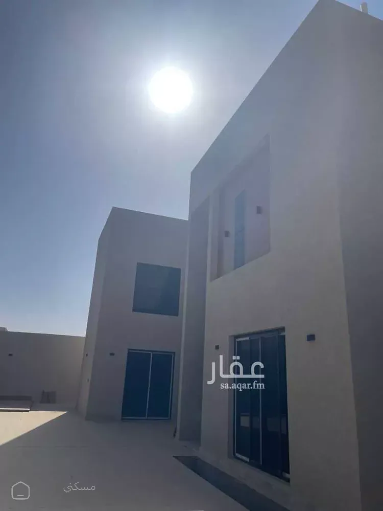 فيلا للبيع في شارع 7042665