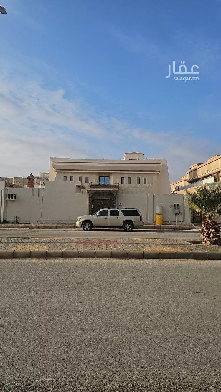 فيلا للبيع في شارع الامير سلطان بن عبدالعزيز