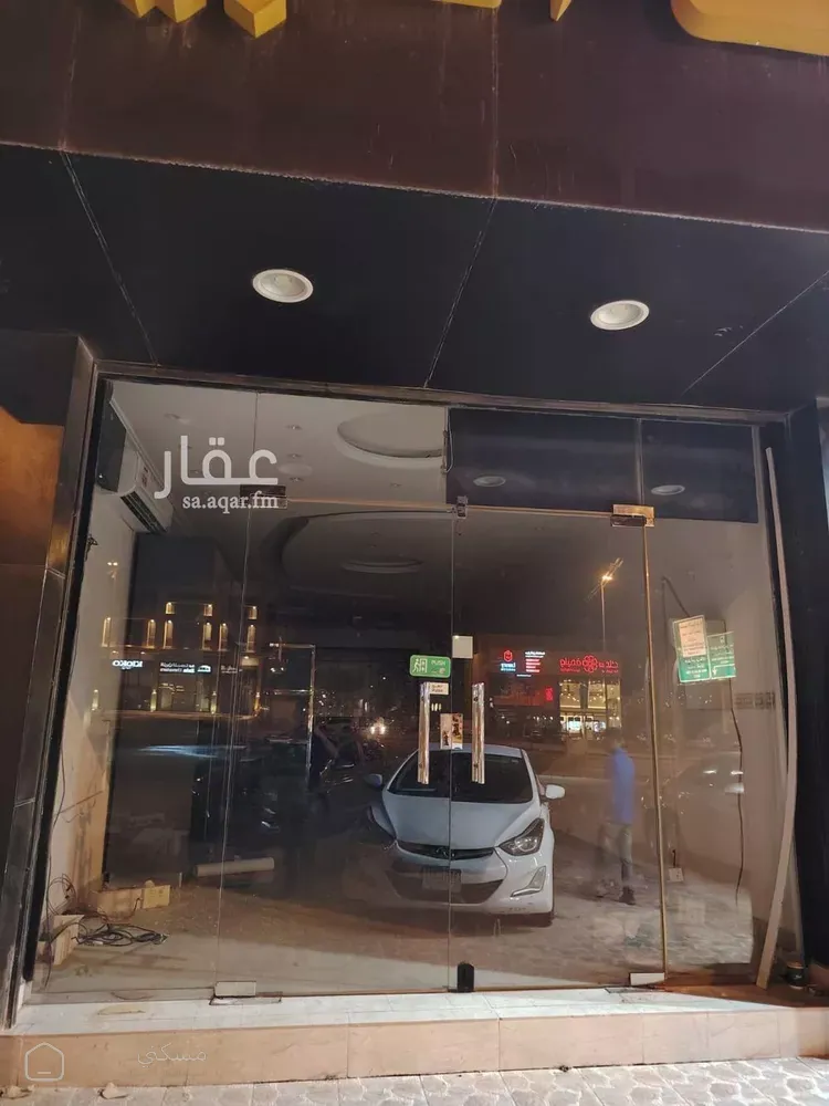 محل للإيجار في شارع عثمان بن عفان