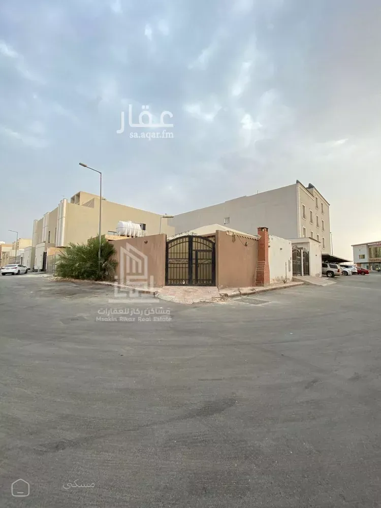 أرض للبيع في شارع منية