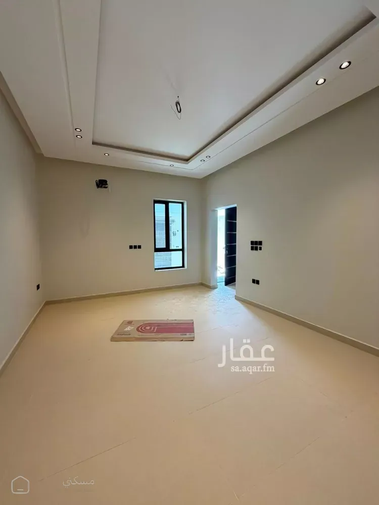 فيلا للبيع في شارع سارة بنت احمد السديري
