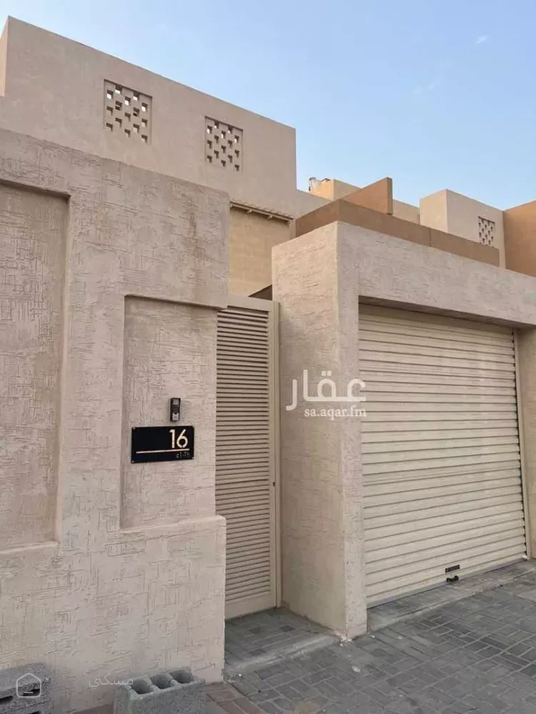 فيلا للبيع في شارع عبد الرحمن بن هديان