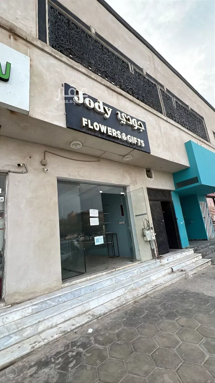 محل للإيجار في شارع عائشة بنت ابي بكر