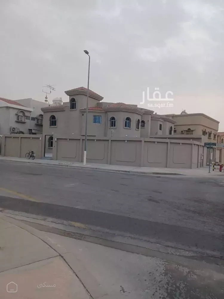 فيلا للبيع في شارع شارع طارق بن زياد