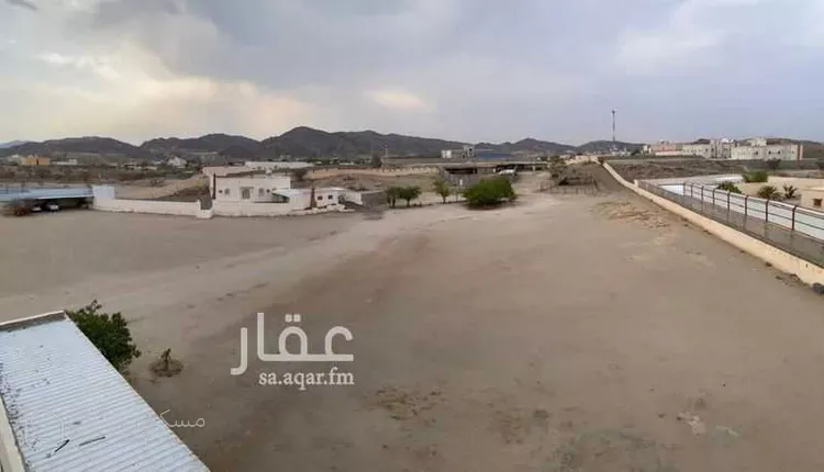 أرض للبيع في شارع الطريق السريع