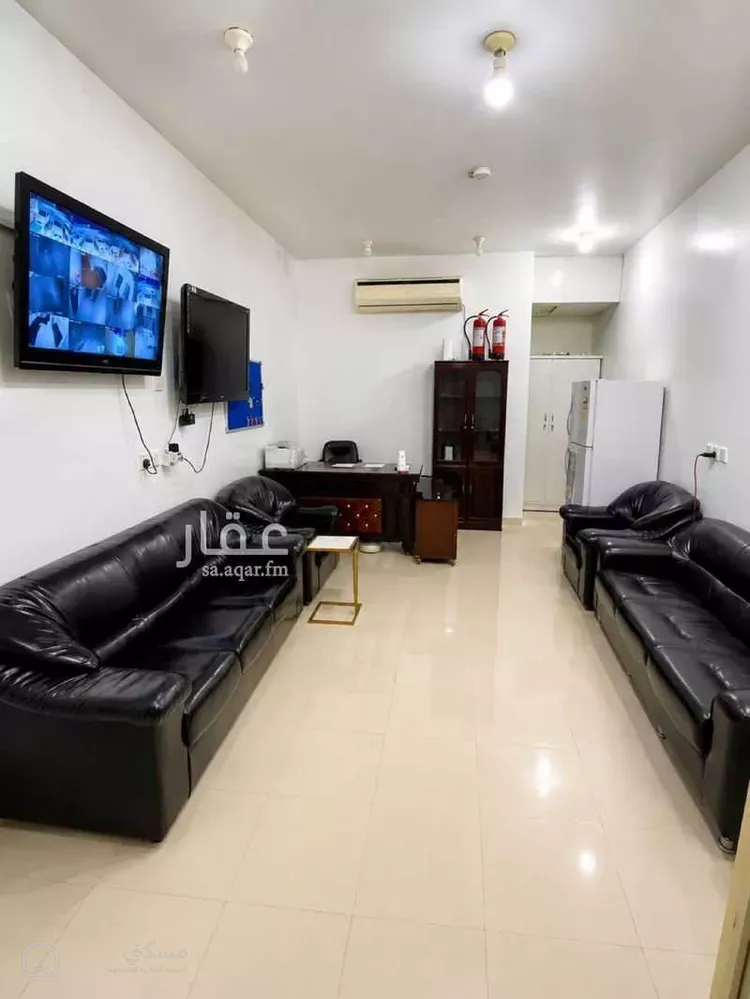محل للإيجار في شارع 3276247