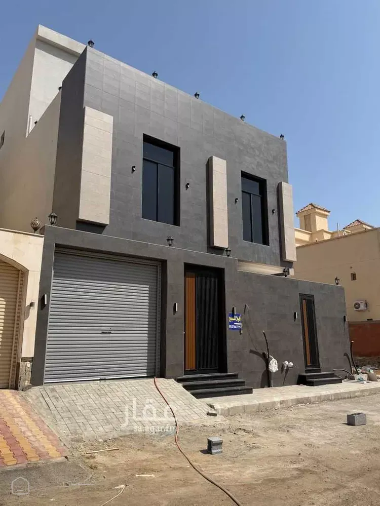 عمارة للبيع في شارع عبد الملك المدني