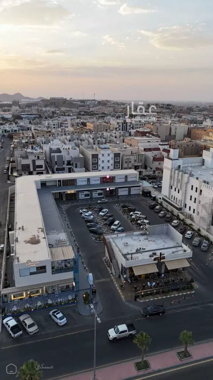 محل للإيجار في شارع 4005300