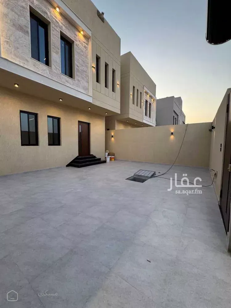 فيلا للبيع في شارع اشبيليه 116 الفرعي