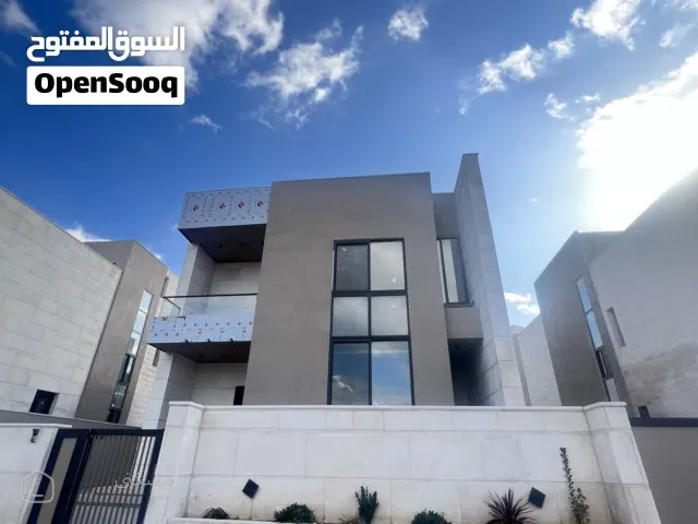 فيلا مميزه بتصمم عصري للبيع شارع البتراء