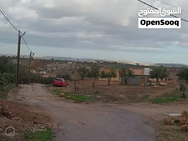 ارض للبيع واصل شارع +كهرباء+ماء +موجود بئر مياه مفروزه بقوشان مستقل ارض مستويه في سوم الشناق