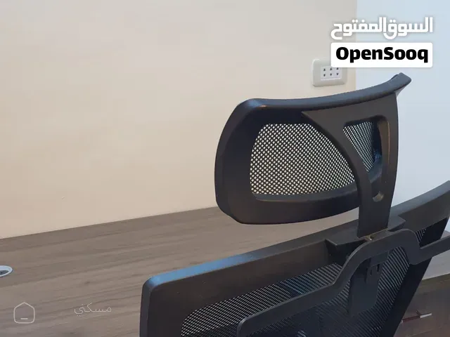 شقة مفروشة فاخرة و مميزة للبيع مقابل كلية الاقتصاد و الطب جامعة اليرموك (عرسان-طلاب-عائلة صغيرة)