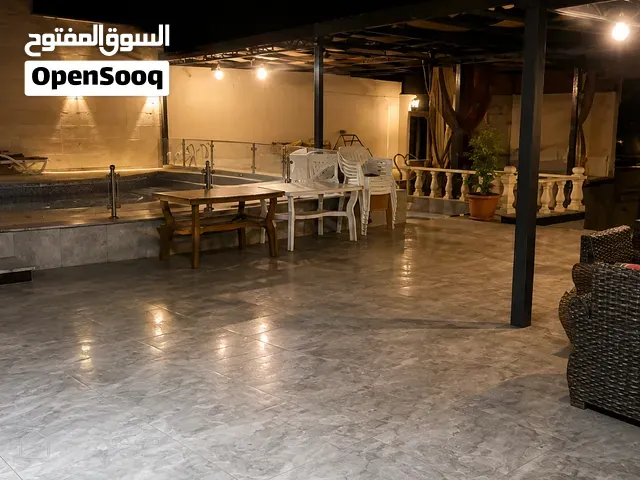 مزرعة فاخرة للإيجار ؛ عِش الفخامة في بيرين مزرعة راقية بمسبحين وتجهيزات فاخرة