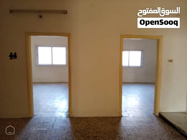 شقة ديلوكس للإيجار من المالك مباشرة بالزرقاء الغويرية بسعر مغري طابق اول مساحة 100 متر مربع