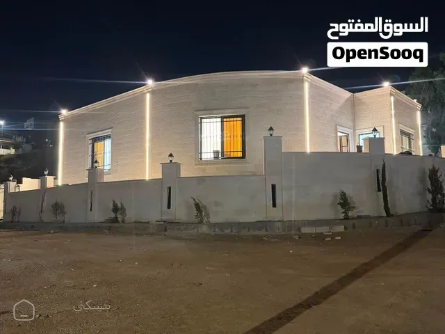 فيلا حديثة للبيع / الزرقاء - ضاحية الأميرة هيا مساحة 192 متر، واجهتين حجر، منطقة حديثة وهادئة