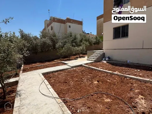 شقة أرضية للبيع في الزرقاء الجديدة قرب دوار البتراوي 100م داخلي مع تراسات خارجية تزيد عن 400م