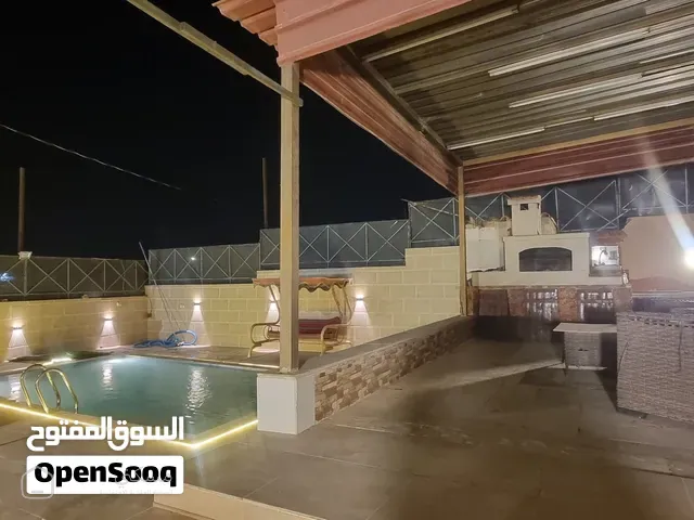 شاليه عائلي مطل علمزارع مع مسبح وكراج خاص تابع اراضي دير علا من المالك