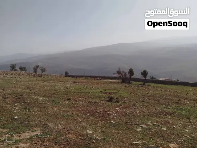 قطعة أرض مميزة جداً للبيع في موقع لا يُعوّض على قمة جبل