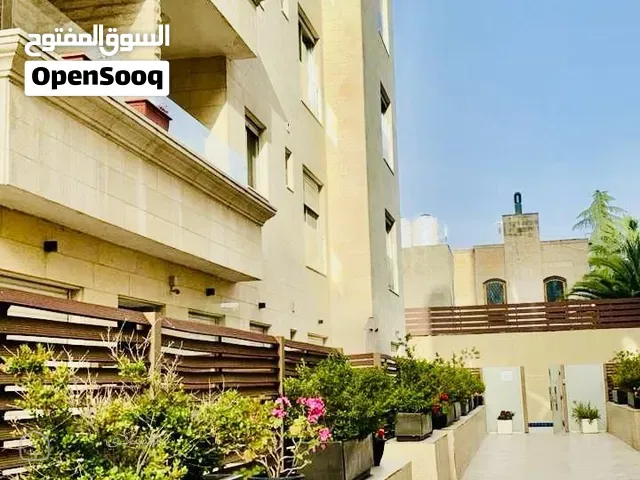 شقه مميزه للإيجار في كومباوند Al Salam Residence منطقة الدوار الرابع /الحي الدبلوماسي
