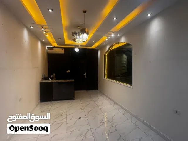 محل تجاري مدوكر مجهز للايجار في منطقة السابع يصلح لمطبخ سحابي