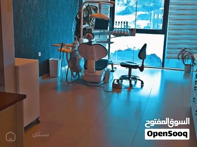 مركز اسنان مجهز بالكامل