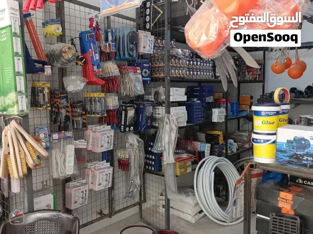 فرصة ممتازة محل مواد بناء للبيع بكامل معداته
