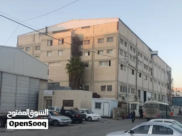 مبنى صناعي/تجاري ضخم في قلب عمّان/ المقابلين للبيع, مساحة 10.200 م2 بناء خرساني مرخص و كهرباء صناعية
