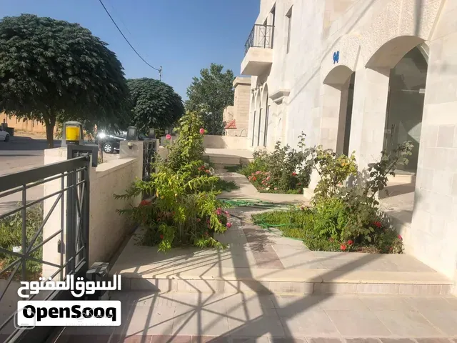 دابوق فيلا مستقله قرب القصور الملكيه شبه قصر واطلاله خيال 1060م 6نوم ماستر للبيع بسعر مغري