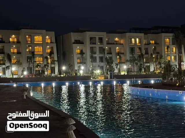 شاليه للبيع 64م بمقدم 144 الف فقط قرية سكاي سيتي الجلاله استلام 6 شهور